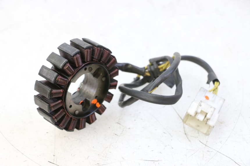 photo de STATOR HONDA FES S-WING SWING ABS 125 (2007 - 2015) - Alternative perspective