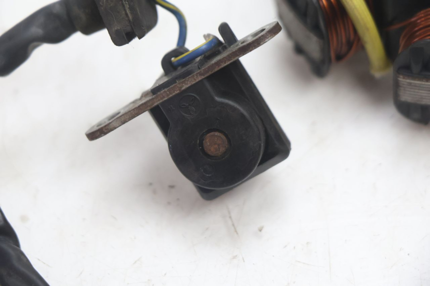 photo de STATOR PEUGEOT VIVACITY 50 (1998 - 2003) - Fixing points details