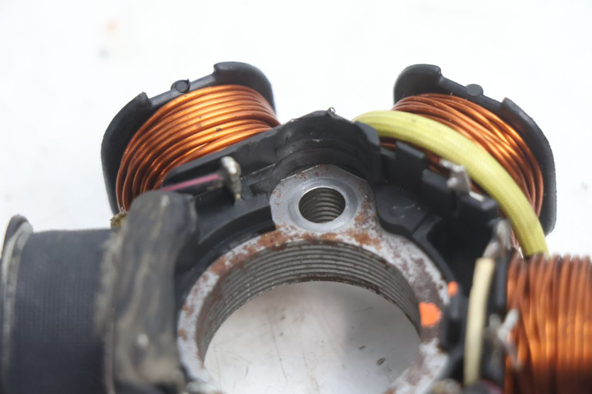 photo de STATOR PEUGEOT VIVACITY 50 (2004 - 2009) - Alternative perspective