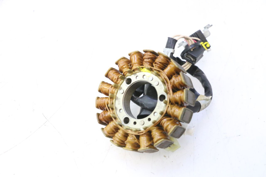 photo de STATOR YAMAHA XMAX X-MAX 125 (2006 - 2009) - Fixing points details