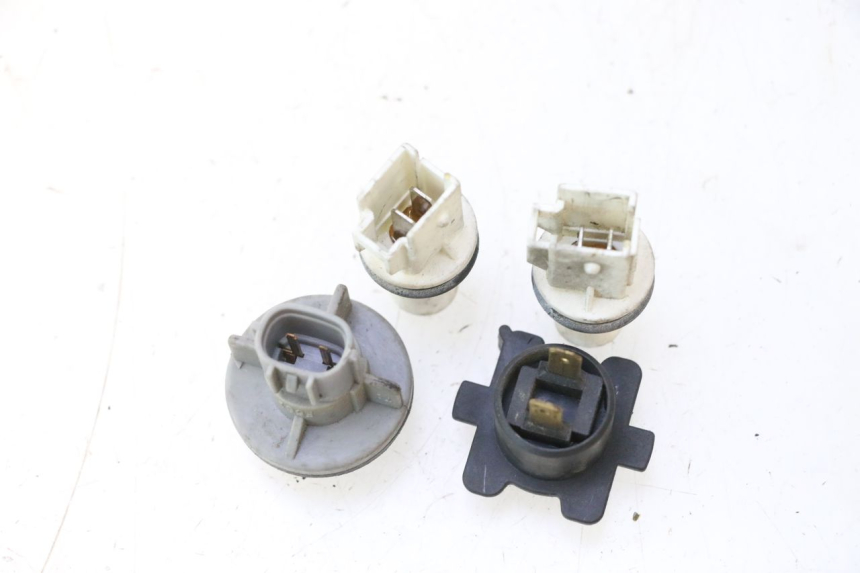 photo de BULB HOLDER SUZUKI BURGMAN 125 (2007 - 2014) - Alternative perspective