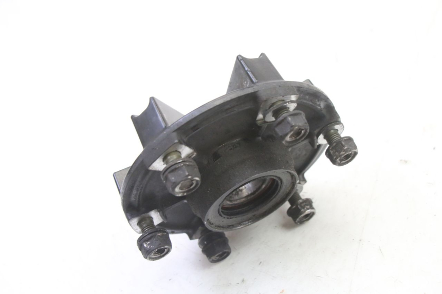 photo de SPROCKET MOUNT YAMAHA FZ6 FAZER S2 600 (2007 - 2011) - Technical close-up