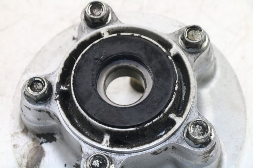 photo de SPROCKET MOUNT SUZUKI GSF N BANDIT 650 (2005 - 2006) - Technical close-up