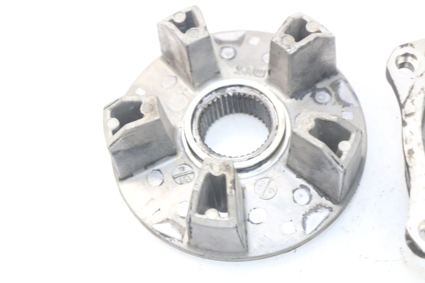 photo de SPROCKET MOUNT TRIUMPH SPRINT ST ABS 1050 (2005 - 2007) - Technical close-up