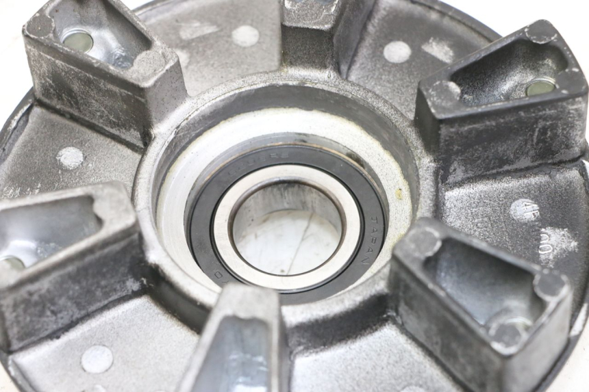 photo de SPROCKET MOUNT YAMAHA FZS FAZER 600 (2001 - 2003) - Alternative perspective