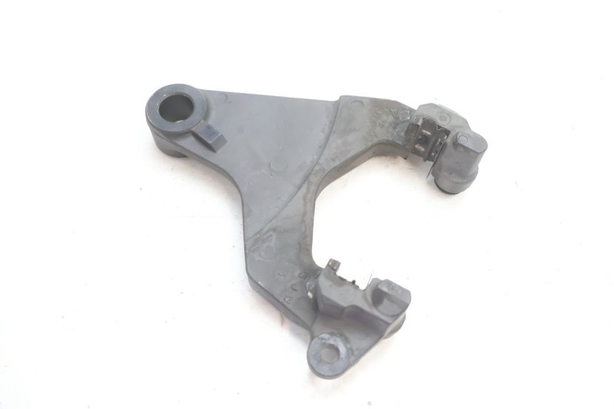 photo de REAR CALIPER BRACKET YAMAHA FJR 1300 (2001 - 2005) - Alternative perspective