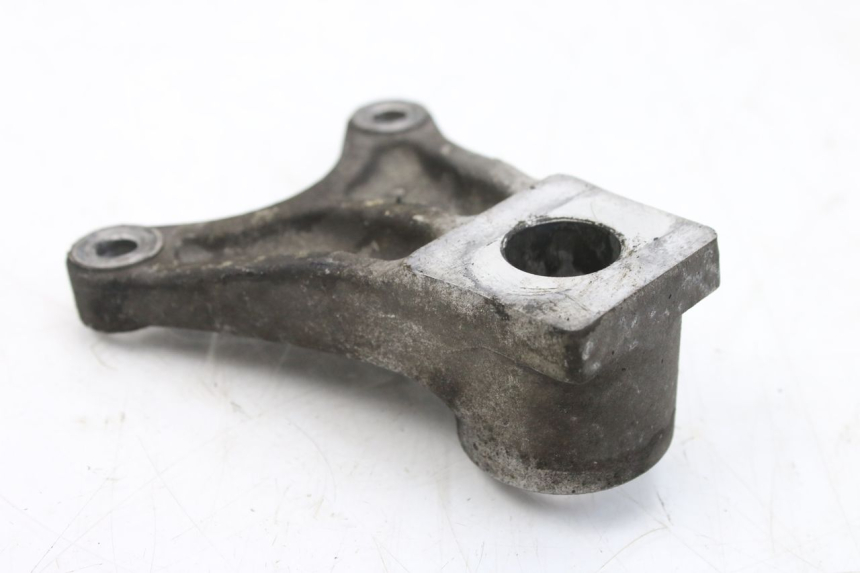 photo de REAR BRAKE CALIPER BRACKET SUZUKI GSF S BANDIT 600 (2000 - 2004) - Component detail