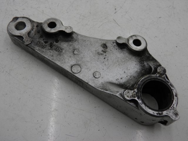 photo de REAR CALIPER BRACKET KAWASAKI ZEPHYR 550 (1991 - 1998) - Component detail