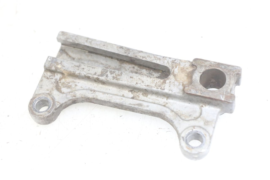 photo de REAR BRAKE CALIPER BRACKET KAWASAKI KX 85 (2001 - 2013) - Alternative perspective