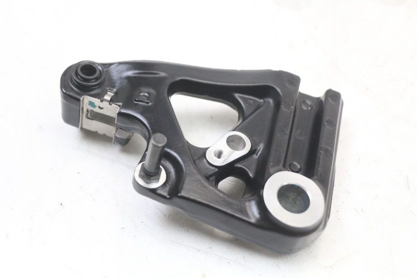 photo de REAR CALIPER BRACKET ROYAL ENFIELD SCRAM 411 (2022 - 2024) - Zoom on usage condition