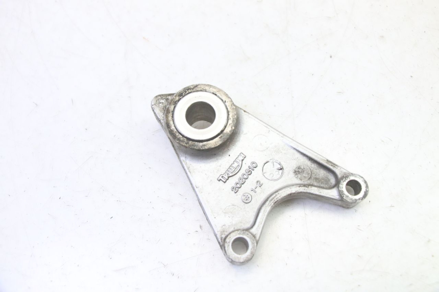 photo de REAR CALIPER BRACKET TRIUMPH SPRINT 900 (1995 - 1998) - Alternative perspective