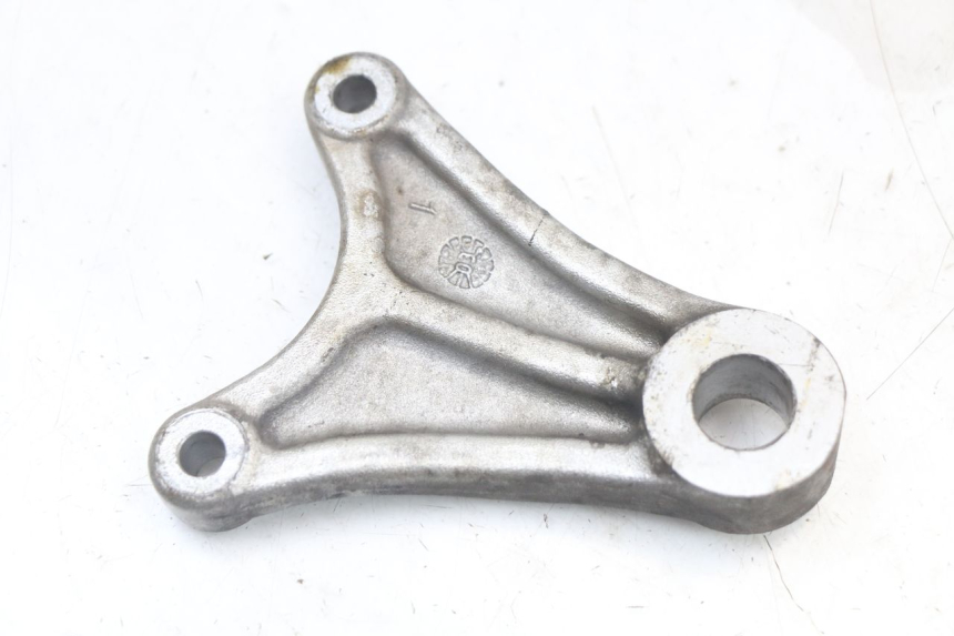 photo de REAR CALIPER BRACKET SUZUKI GS F 500 (2004 - 2007) - Alternative perspective