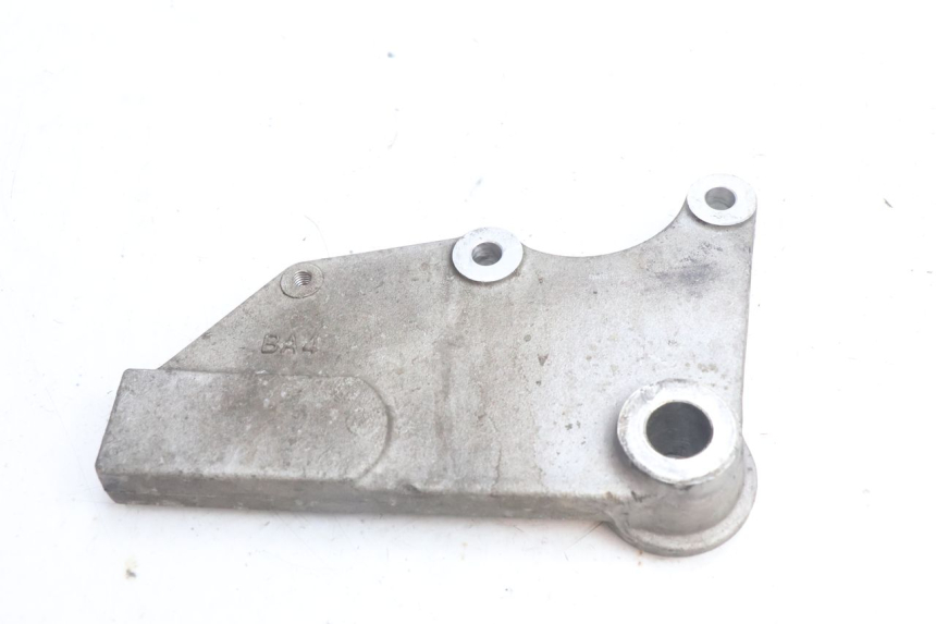 photo de REAR CALIPER BRACKET DAELIM VJ ROADWIN 125 (2004 - 2007) - Alternative perspective