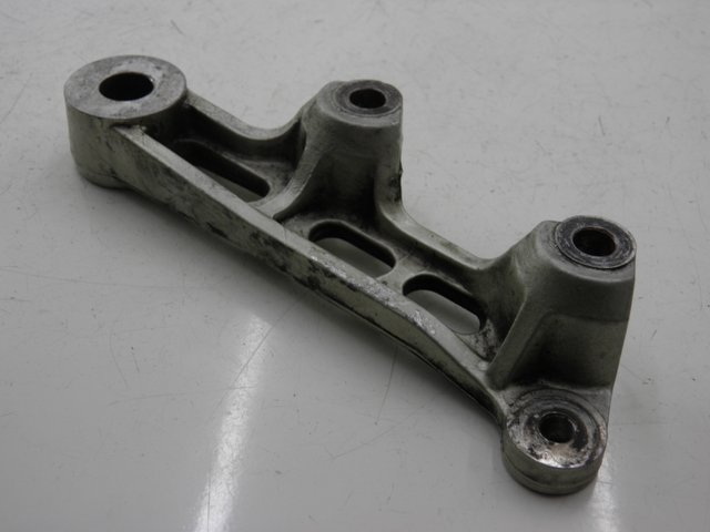photo de REAR CALIPER BRACKET YAMAHA FZX FAZER 750 (1987 - 1998) - Alternative perspective