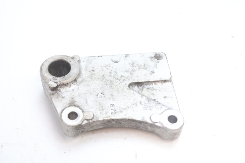photo de REAR BRAKE CALIPER BRACKET KAWASAKI ZX-6R ZX6R 600 (1995 - 1997) - Alternative perspective