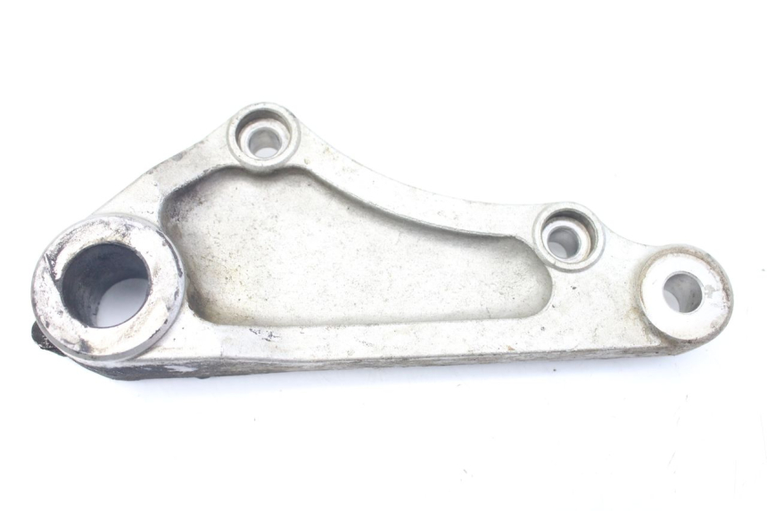 photo de REAR BRAKE CALIPER BRACKET KAWASAKI ZZR 600 (1995 - 2004) - Alternative perspective