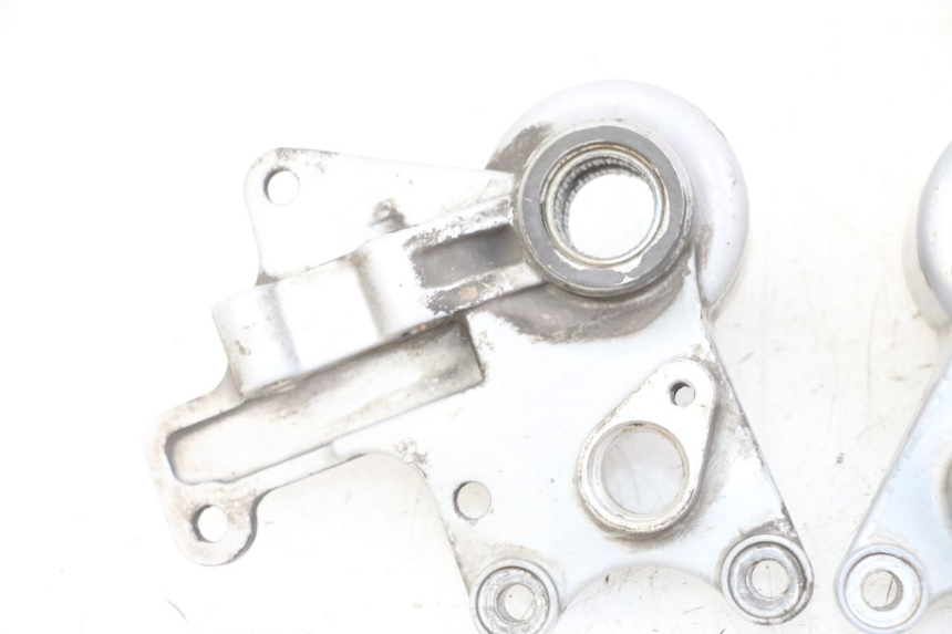 photo de FRONT CALIPER BRACKET PIAGGIO IE MP3 YOURBAN 300 (2011 - 2016) - Alternative perspective