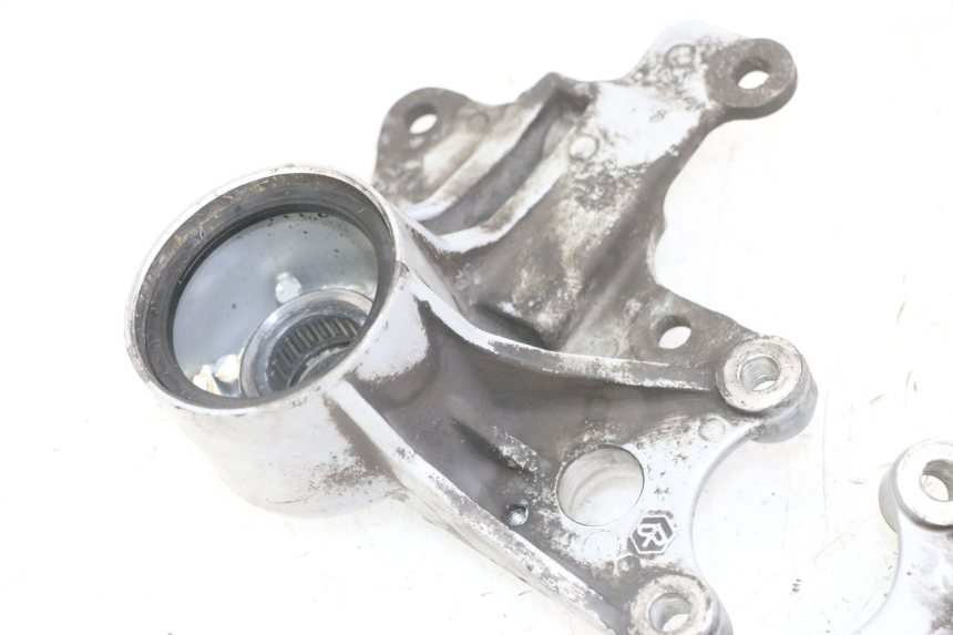 photo de FRONT CALIPER BRACKET PIAGGIO IE MP3 YOURBAN 300 (2011 - 2016) - Fixing points details