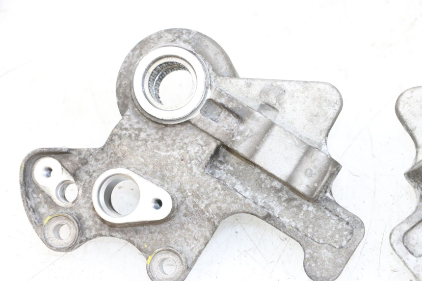 photo de FRONT CALIPER BRACKET PIAGGIO MP3 HPE 300 (2019 - 2026) - Alternative perspective