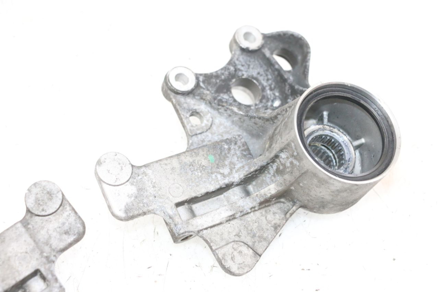 photo de FRONT CALIPER BRACKET PIAGGIO MP3 HPE 300 (2019 - 2026) - Fixing points details