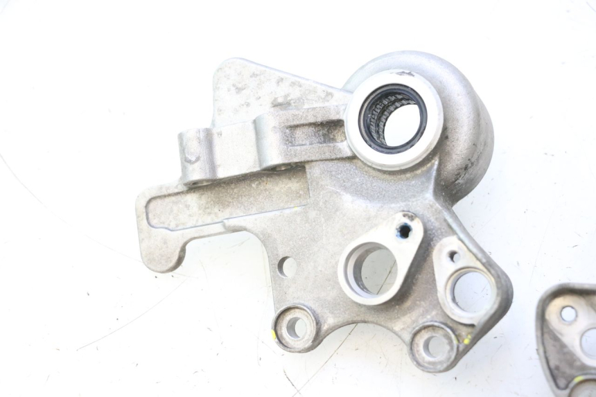 photo de FRONT CALIPER BRACKET PIAGGIO MP3 HPE 530 (2022 - 2026) - Alternative perspective