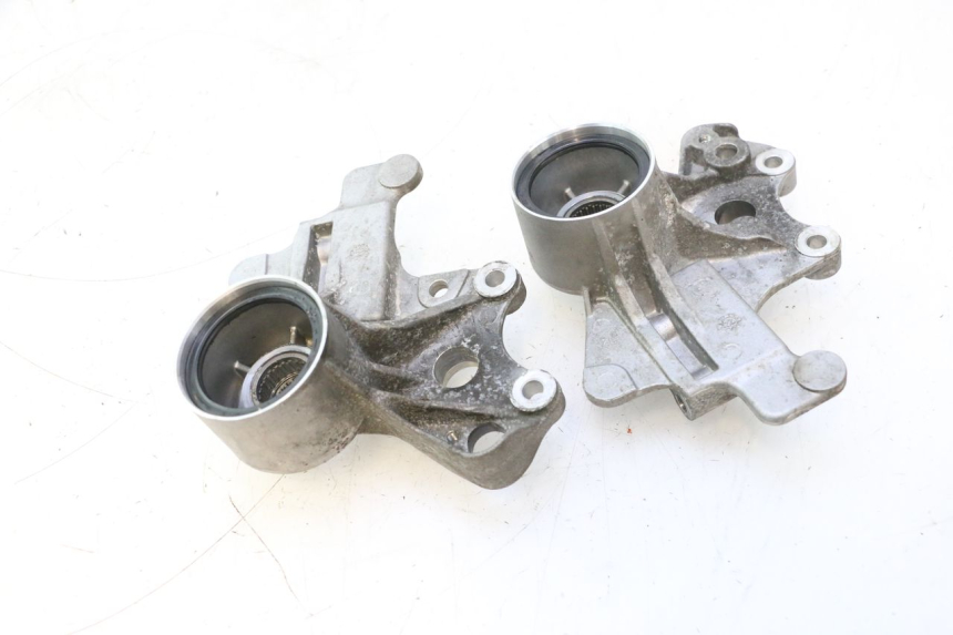photo de FRONT CALIPER BRACKET PIAGGIO MP3 HPE 530 (2022 - 2026) - Fixing points details
