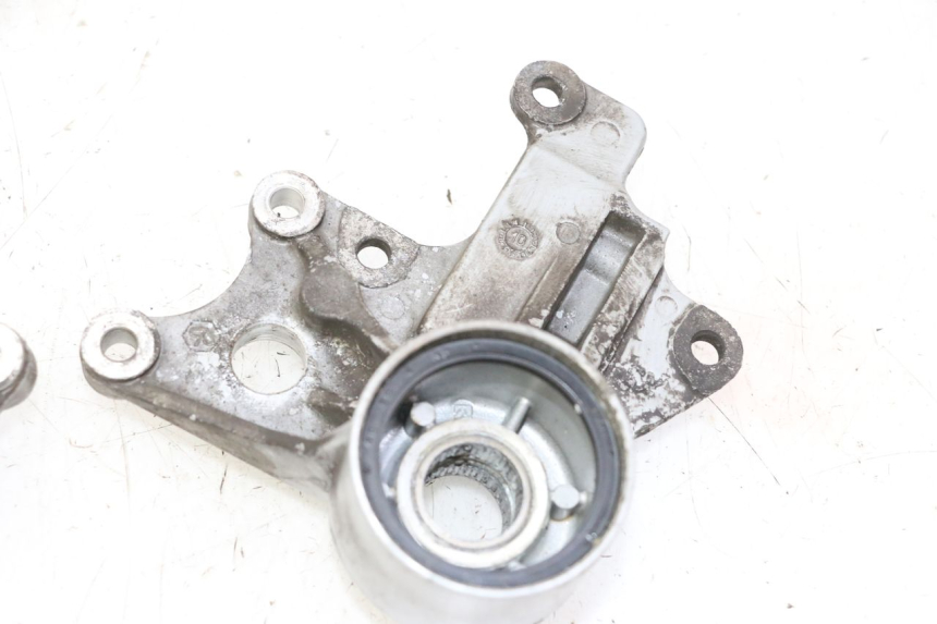 photo de FRONT CALIPER BRACKET PIAGGIO MP3 LT 300 (2010 - 2016) - Markings and original references