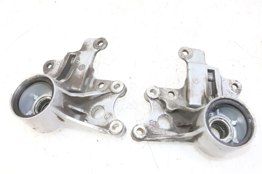 photo de FRONT CALIPER BRACKET PIAGGIO MP3 125 (2006 - 2014) - Main view