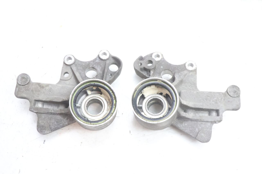 photo de FRONT CALIPER BRACKET PIAGGIO MP3 500 (2016 - 2018) - Alternative perspective