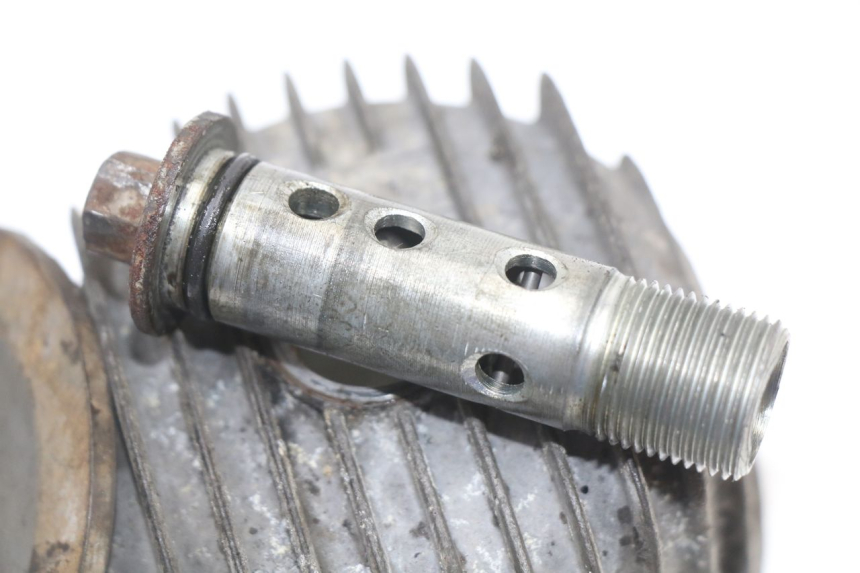 photo de OIL FILTER BRACKET YAMAHA XJ F 900 (1983 - 1994) - Alternative perspective