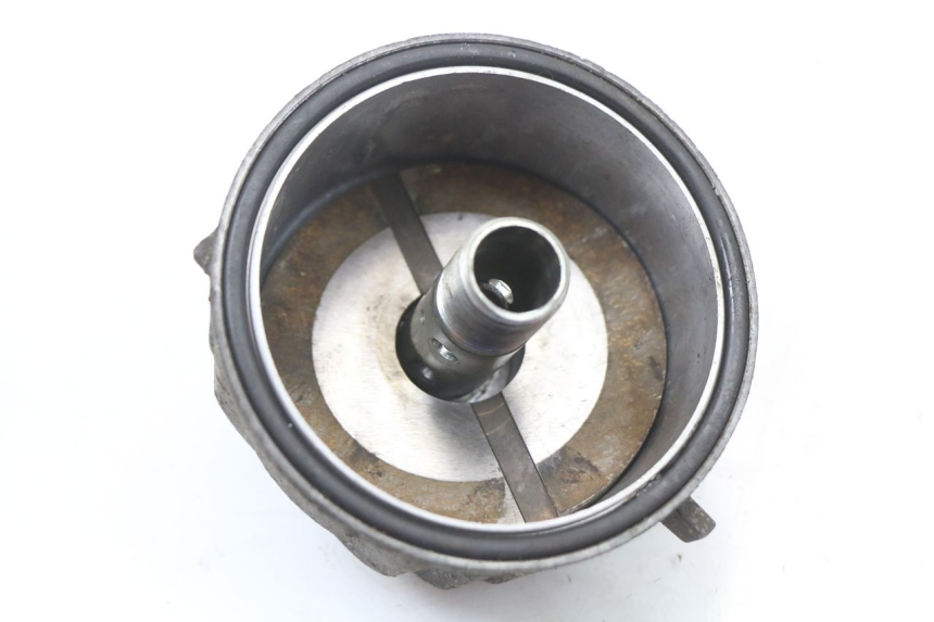 photo de OIL FILTER BRACKET YAMAHA XJ F 900 (1983 - 1994) - Technical close-up