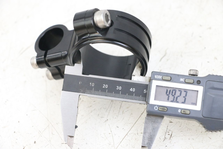 photo de HANDLEBAR SUPPORT ARCHIVE CAFE RACER 4T 50 (2019 - 2024) - Zoom on usage condition