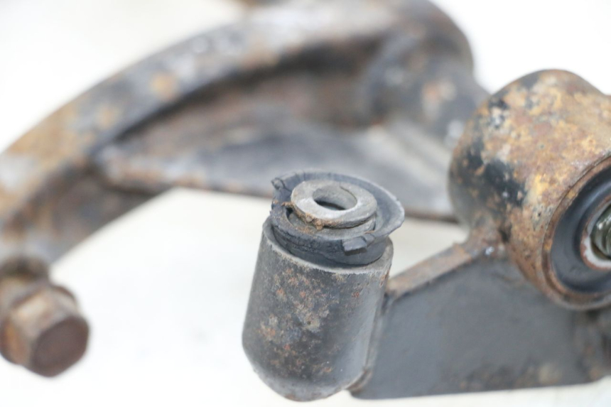 photo de ENGINE MOUNT KYMCO AGILITY RS 4T 50 (2009 - 2013) - Alternative perspective