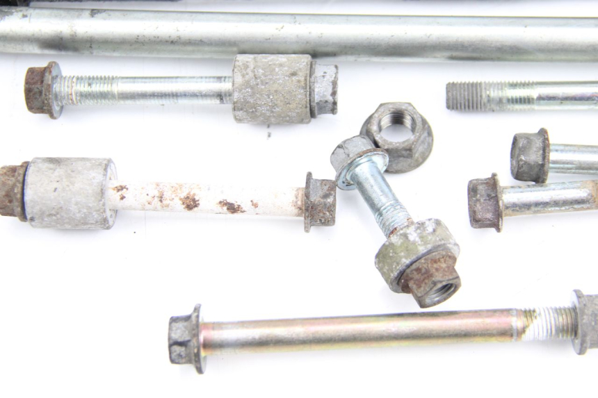 photo de ENGINE MOUNT HONDA CBR F SC21 1000 (1986 - 1992) - Alternative perspective