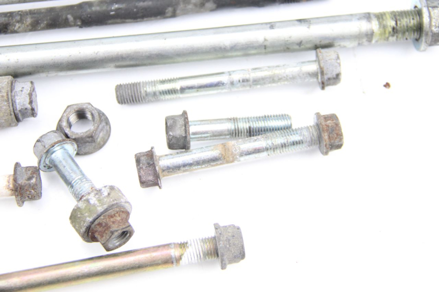 photo de ENGINE MOUNT HONDA CBR F SC21 1000 (1986 - 1992) - Technical close-up