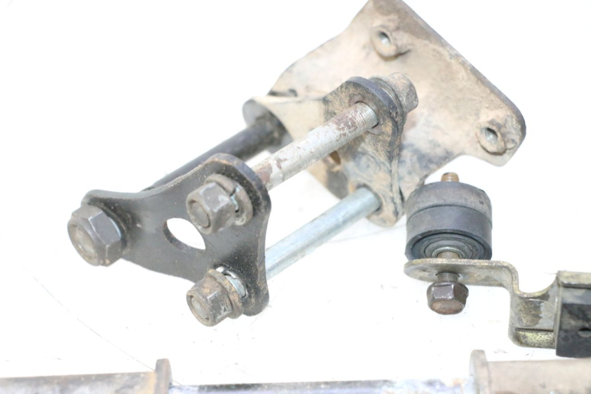 photo de ENGINE MOUNT SUZUKI DR S 600 (1985 - 1989) - Checked used part