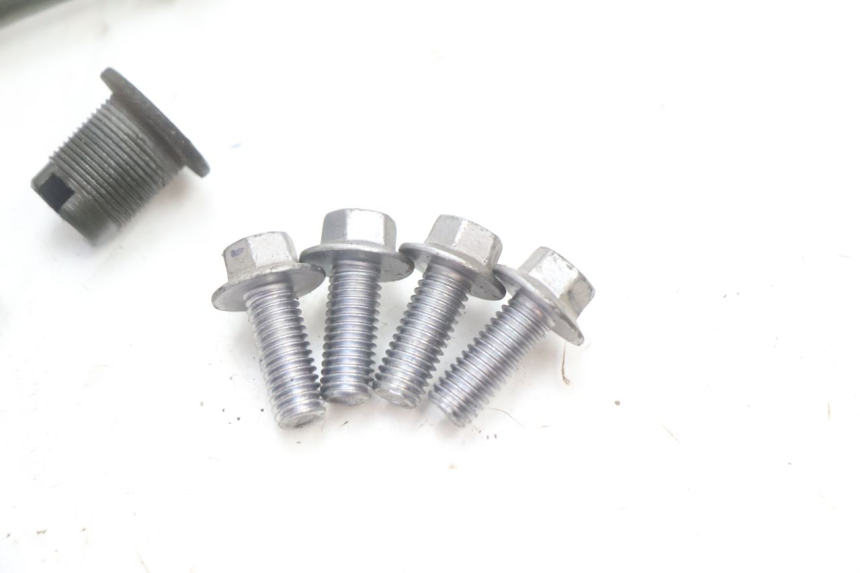 photo de ENGINE MOUNT YAMAHA FJR 1300 (2001 - 2005) - Technical close-up