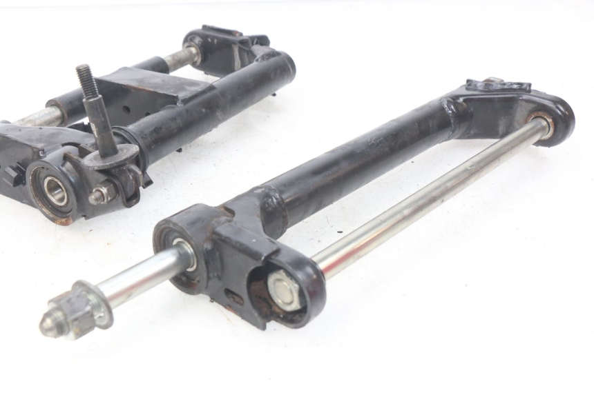 photo de ENGINE MOUNT PEUGEOT GEOPOLIS 400 (2007 - 2013) - Alternative perspective