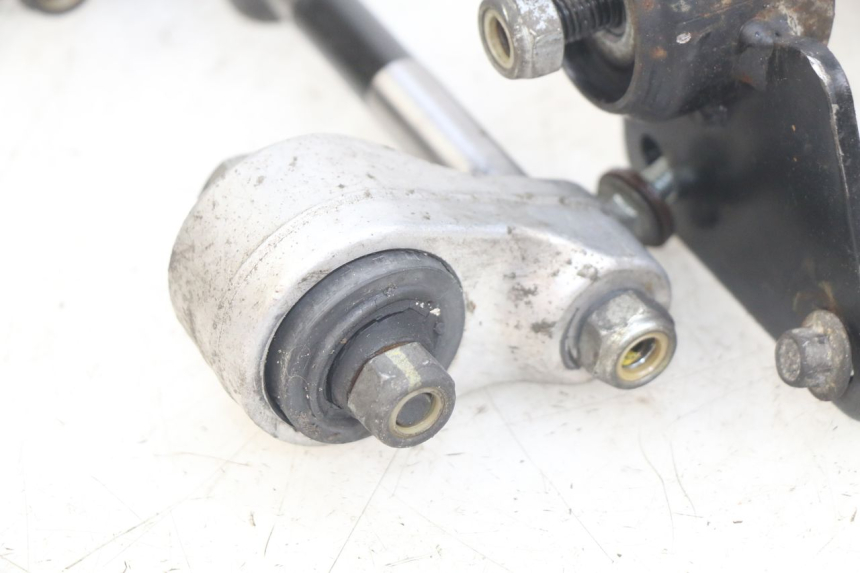 photo de ENGINE MOUNT GILERA GP 800 (2007 - 2013) - Fixing points details