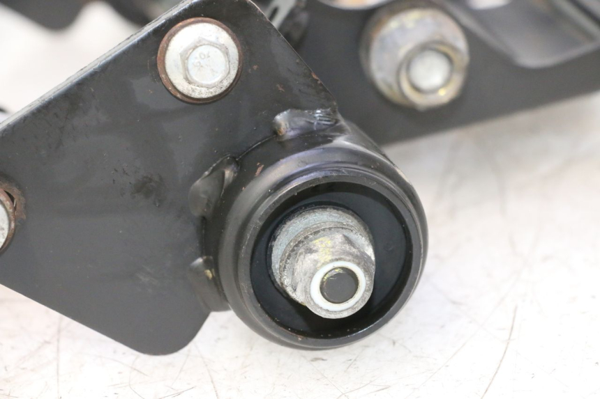photo de ENGINE MOUNT GILERA GP 800 (2007 - 2013) - Zoom on usage condition