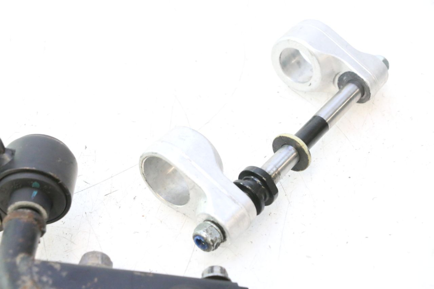 photo de ENGINE MOUNT GILERA GP 800 (2007 - 2013) - Surface and material condition
