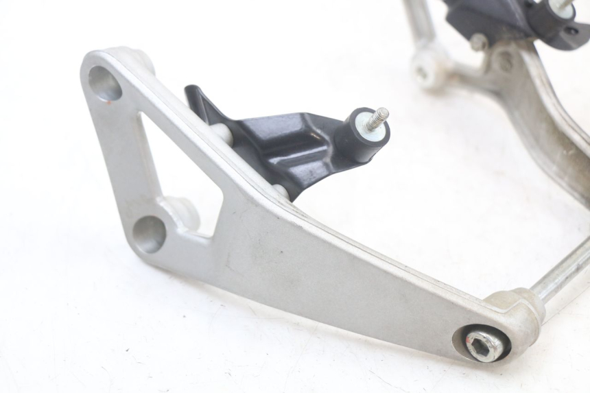photo de ENGINE MOUNT HUSQVARNA SVARTPILEN 401 (2018 - 2023) - Alternative perspective