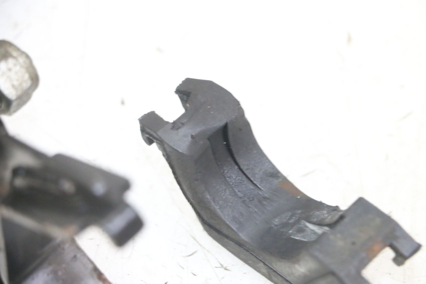 photo de ENGINE MOUNT PEUGEOT JET FORCE CARBU 50 (2003 - 2016) - Zoom on usage condition