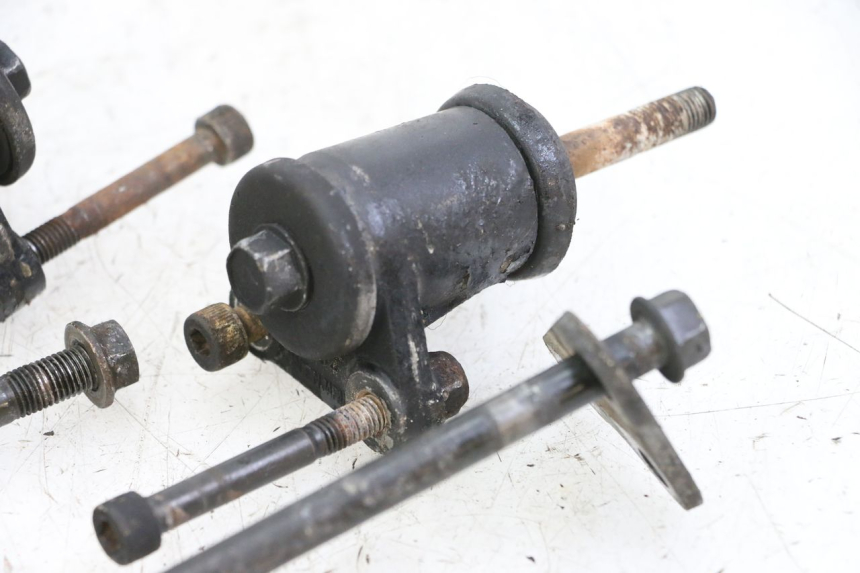 photo de ENGINE MOUNT KAWASAKI ZR7 ZR-7 S 750 (1999 - 2004) - Alternative perspective