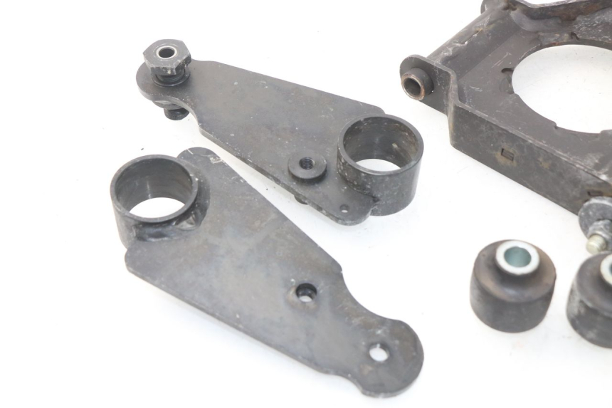 photo de ENGINE MOUNT PEUGEOT METROPOLIS 400 (2017 - 2020) - Alternative perspective