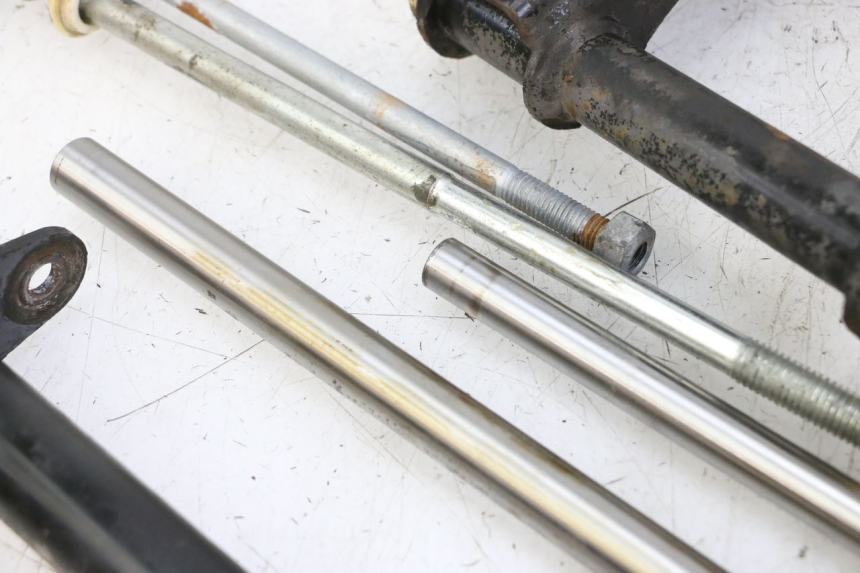 photo de ENGINE MOUNT PIAGGIO VESPA GRANTURISMO 200 (2004 - 2005) - Distinctive features