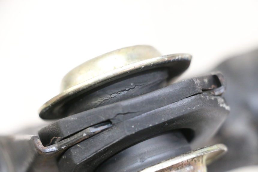 photo de ENGINE MOUNT PIAGGIO VESPA LX 150 (2005 - 2013) - Zoom on usage condition