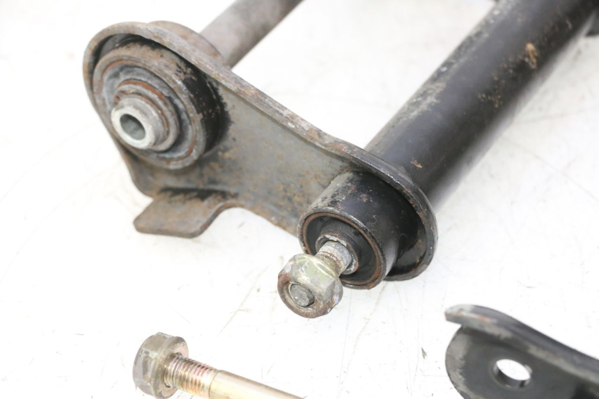 photo de ENGINE MOUNT DAELIM S2 125 (2006 - 2007) - Technical close-up