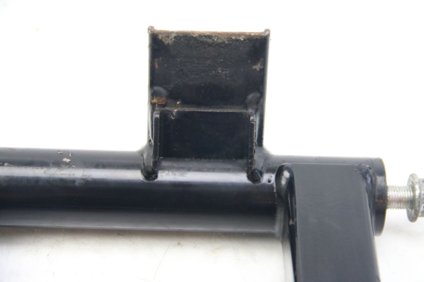 photo de ENGINE MOUNT SUZUKI SIXTEEN 125 (2008 - 2010) - Distinctive features