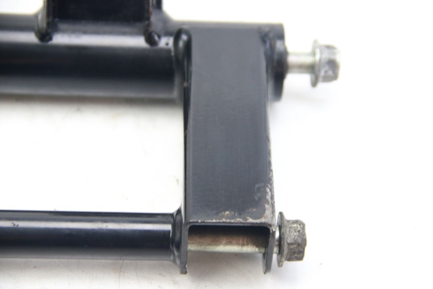 photo de ENGINE MOUNT SUZUKI SIXTEEN 125 (2008 - 2010) - High-resolution close-up